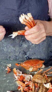 Authentic process of extracting fresh crab meat at a seafood market. (Jaiba)