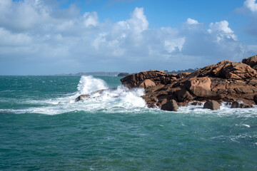 Fototapeta premium Mean Ruz coastline waves hitting granite rocks in Tregastel, Brittany, France
