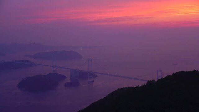 亀老山展望公園から望む夕焼けの来島海峡大橋