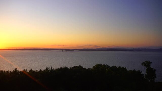 夕陽ヶ丘から望む瀬戸内海とナガ崎と夕日