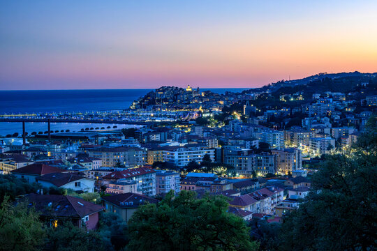 Imperia, panorami e porto, lungomare, Liguria