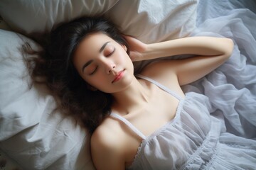 Naklejka premium Woman resting comfortably on soft white linen, enjoying a peaceful sleep