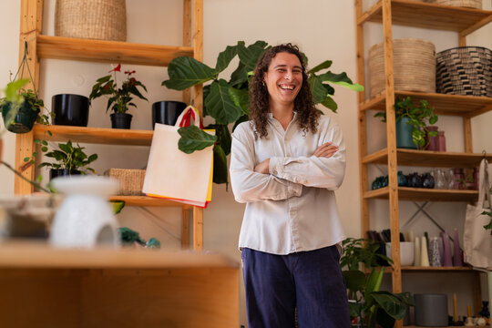 Cam panning, owner with arms crossed in plant shop, animated labels orbiting owner promoting pots