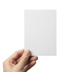 Obraz premium A hand holding a blank white piece of paper against a plain background