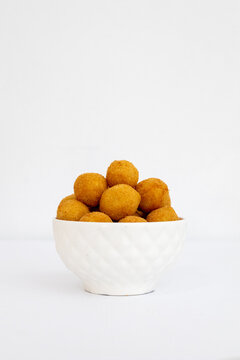 Bolinhas de queijo na tigela