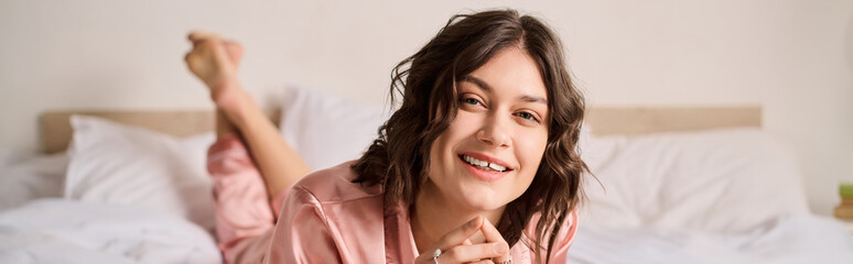 Naklejka premium Relaxing moments at home with a lovely woman enjoying her cozy space