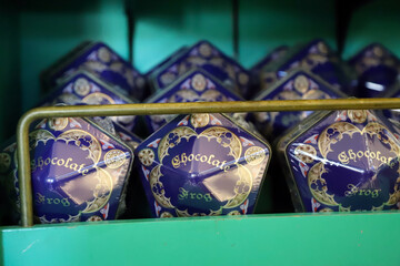 Naklejka premium Chocolate frog boxes in a themed shop