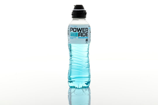 Powerade Mountain Blast Zero Sugar isotonic sports drink bottle isolated on white background. Blue hydration beverage packaging shown as illustrative editorial.