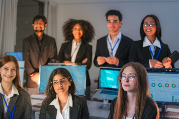 Obraz premium Happy diverse AI security team posing together after successful threat intelligence deployment. Multiethnic DevSecOps experts smiling in a modern glowing SOC during night shift.