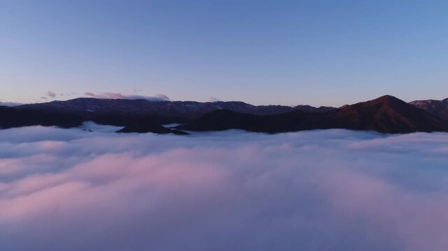 別所温泉近郊上空から望む美ヶ原から佐久方向の雲海と朝日