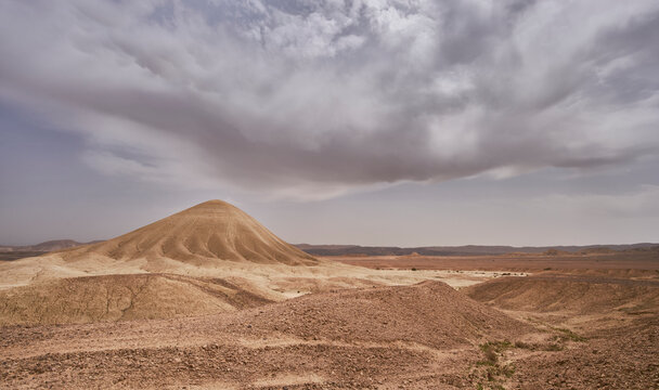Huge cone-shaped Ashosh Hill in the Nahal Ashosh Nature Reserve, Negev Desert, Israel. Easy hiking trails for the whole family. Trails less travelled in remote region.