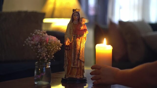 Virgen del Carmen con Ni&ntilde;o Jes&uacute;s y veladora 