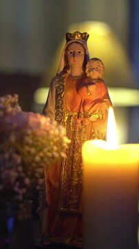 Virgen del Carmen con Ni&ntilde;o Jes&uacute;s y veladora 