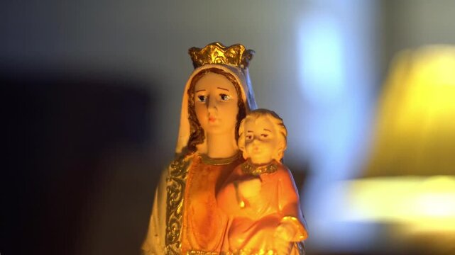 Virgen del Carmen con Ni&ntilde;o Jes&uacute;s y veladora 