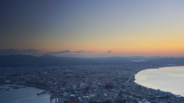 函館山から望む函館市街と朝日
