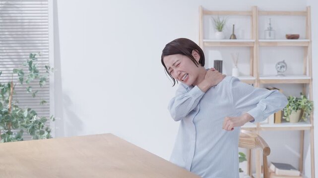 肩こりの女性