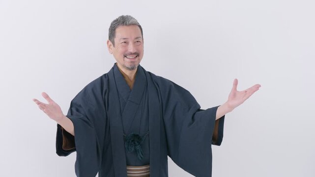 着物を着たシニア男性