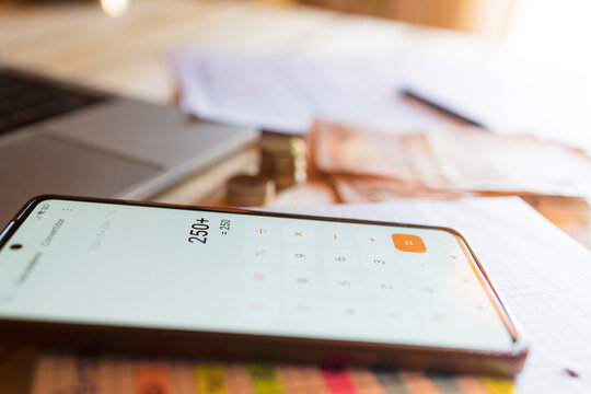 Financial problems calculating expenses and managing debt