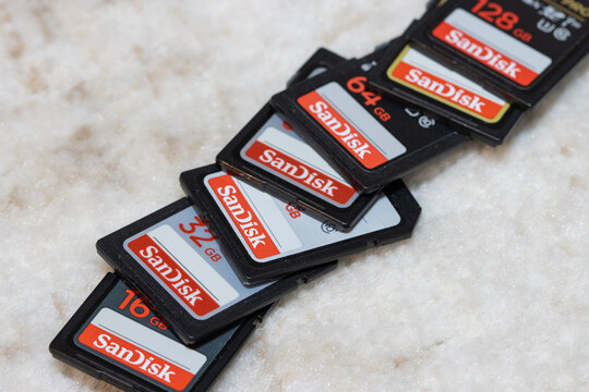 Portland, OR, USA - Apr 14, 2026: SanDisk SD memory cards resembling an uptrend line. SanDisk stock has experienced an extraordinary surge, driven by intense demand for NAND flash memory in AI systems