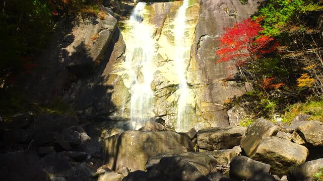紅葉の田立の滝の天河滝