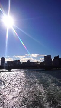 水上バスから望む隅田川周辺の町並み