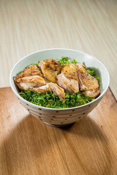 grilled chicken rice bowl with onions