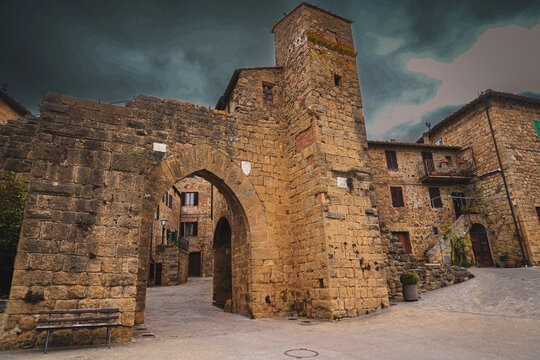 Monticchiello,piccolo borgo medioevale che &egrave; riuscito ancora a conservare la sua bellezza autentica. Immerso nella campagna senese. Val d'Orcia,Toscana,Italia