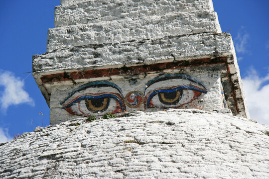 buddhist monument (chendebji chorten) between gangtey and jakar in bhutan 
