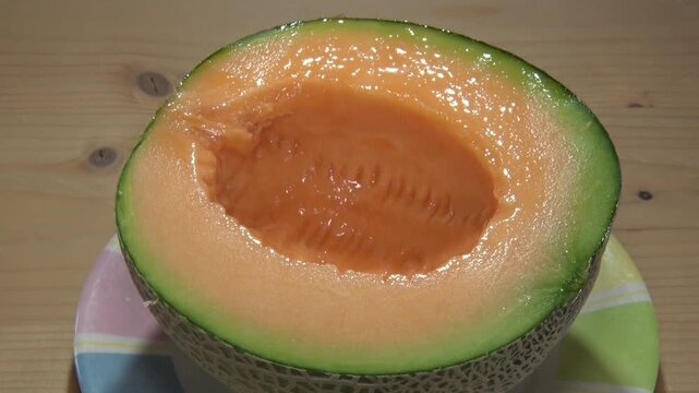 北海道産メロンの瑞々しい果実_Hokkaido Melon Fresh Summer Fruit