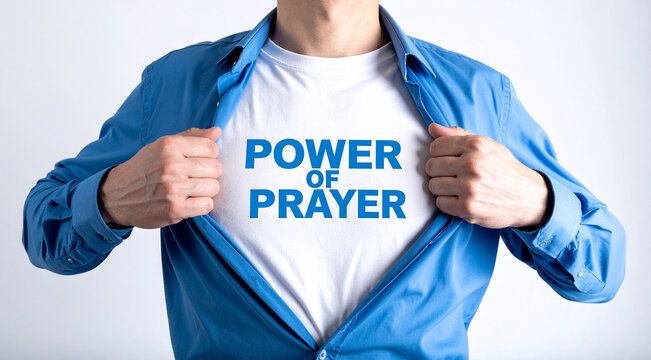 Power of Prayer - Ein Mann öffnet sein Hemd und zeigt sein TShirt
