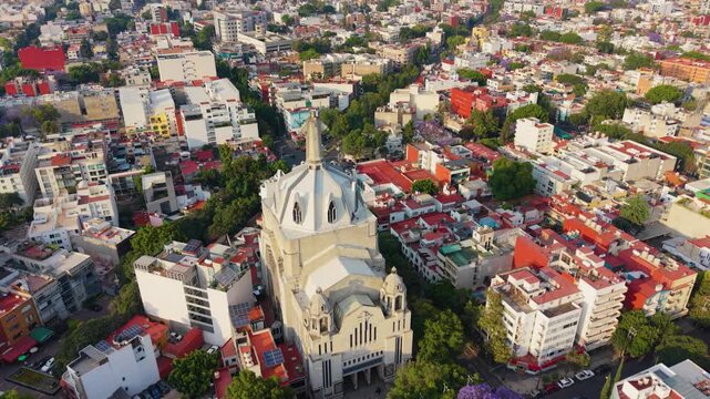 Circular drone shot of Pur&iacute;simo Coraz&oacute;n de Mar&iacute;a parish in Del Valle
