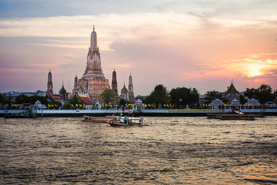 Wat Arun Ratchawararam Ratchawaramahawihan or Wat Arun is a Buddhist temple (wat) in the Bangkok Yai district of Bangkok, Thailand.