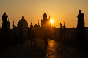 Obraz premium scenic view of Prague Castle and Charles Bridge glowing in golden light over the Vltava River