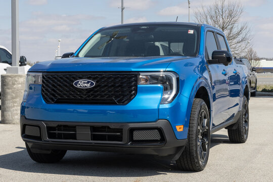 Ford Maverick Lariat AWD truck display at a dealership. Ford offers the Maverick with a 2.5L Hybrid engine. MY:2026
