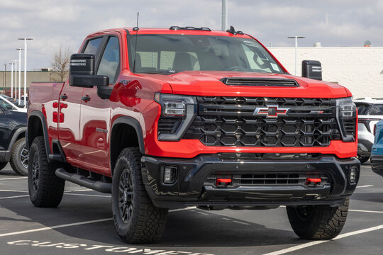 Chevrolet Silverado 2500 Crew Cab ZR2 4WD display. Chevy offers the Silverado 2500 with a 6.6L gasoline V8 engine. MY:2026
