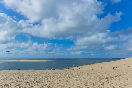 People paragliding at the Dune of Pilat
