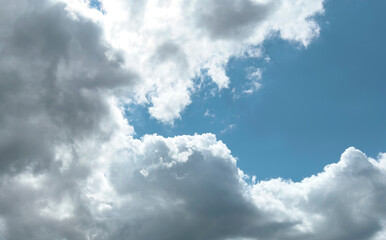 Obraz premium Dark clouds gather in sky creating dramatic weather scene. Heavy formations show contrast and depth against blue background. Concept of atmosphere tension nature..
