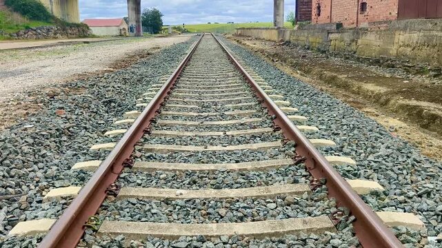 Via sin trenes en soledad por accidente 