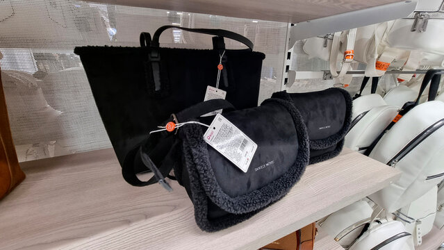 Women&rsquo;s handbags on shelf in retail store