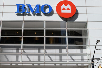 Naklejka premium exterior view of First Canadian Place, located at 100 King St W, designed by Edward Durell Stone, with corporate logo of BMO Bank of Montreal, Toronto