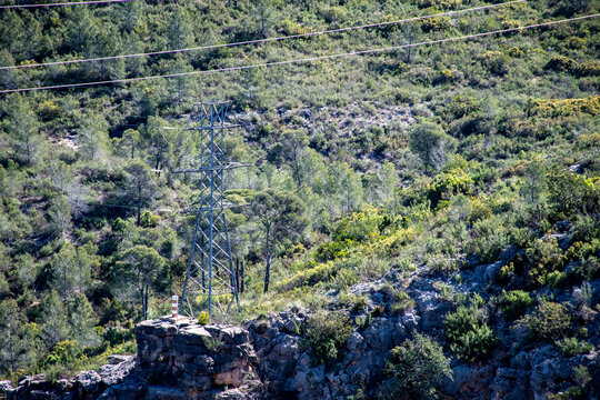 Fuentes de energ&iacute;a el&eacute;ctrica, saltos de agua, torres de distribuci&oacute;n el&eacute;ctrica 