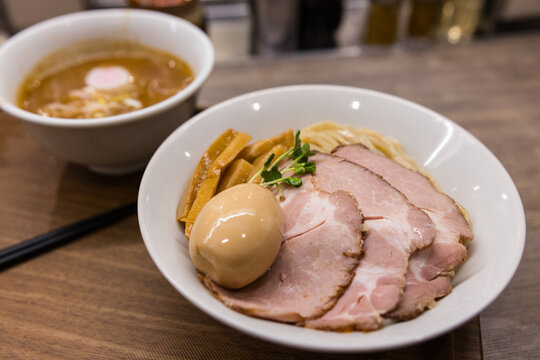 Japanese dipping noodle with sliced pork