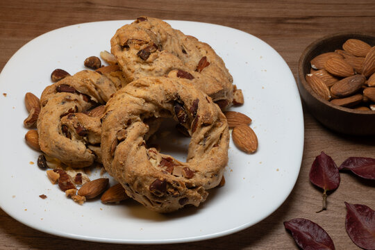 Spectacular photos of taralli with lard, pepper and almonds