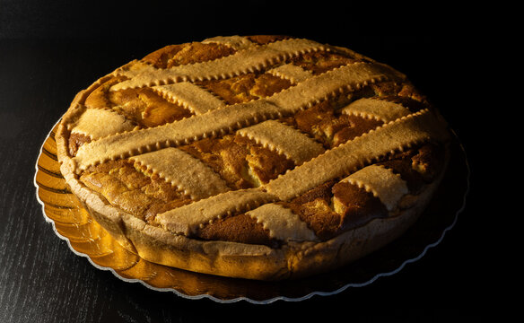 Typical Easter sweets in Campania: wheat pastiera