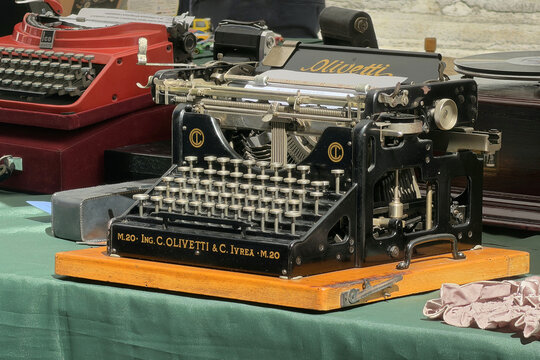 macchina da scrivere vintage Olivetti