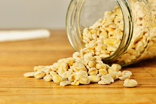 Uncooked   chickpea legume