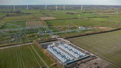 Grid-scale battery storage and substation in rural energy landscape. Large-scale battery energy storage system (BESS) installation within rural agricultural landscape.  © snapshotfreddy