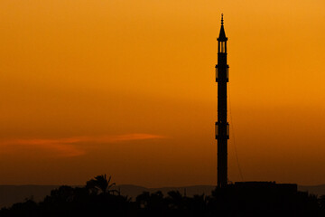 Obraz premium skyline with minaret in egypt at sunset