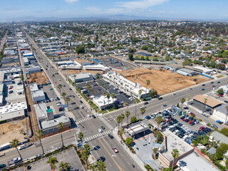 Obraz premium Aerial View of Mixed-Use Construction at Coast Highway and Oceanside Boulevard