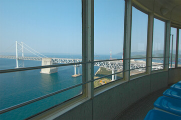 Obraz premium Scenic view of the Great Seto Bridge and Seto Inland Sea from the Seto Ohashi Tower observatory.
